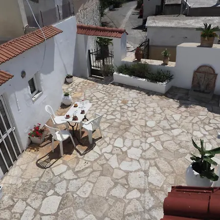 Holiday Ag.georgios بيت للعطل *